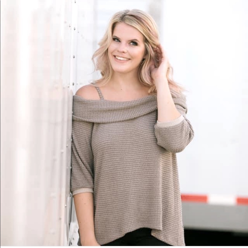 Waffle-knit cold shoulder top